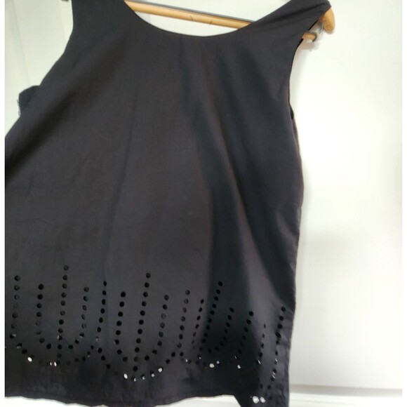 Gap Maternity Black Sleeveless Tunic Top  Medium - Laser Cut Detail  Lightweight - Picture 7 of 7